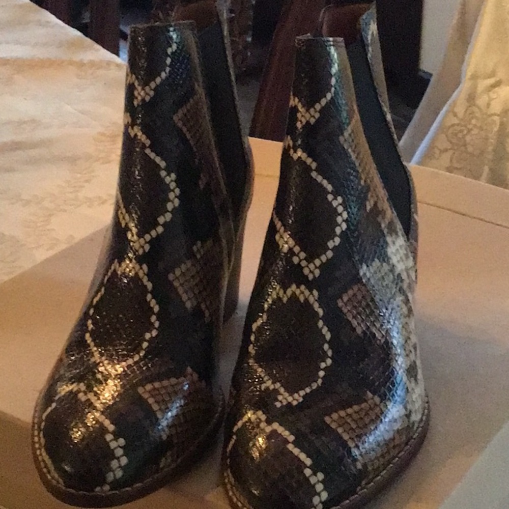 Madewell The Regan Boot in Snake Print Leather